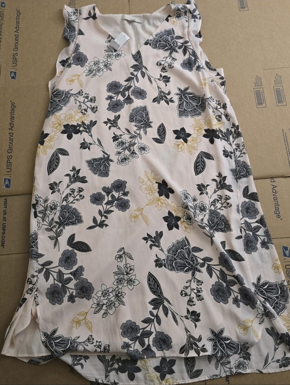LOFT Women’s Ruffle Sleeve Dress Light Pink Black Floral Size Large NWT